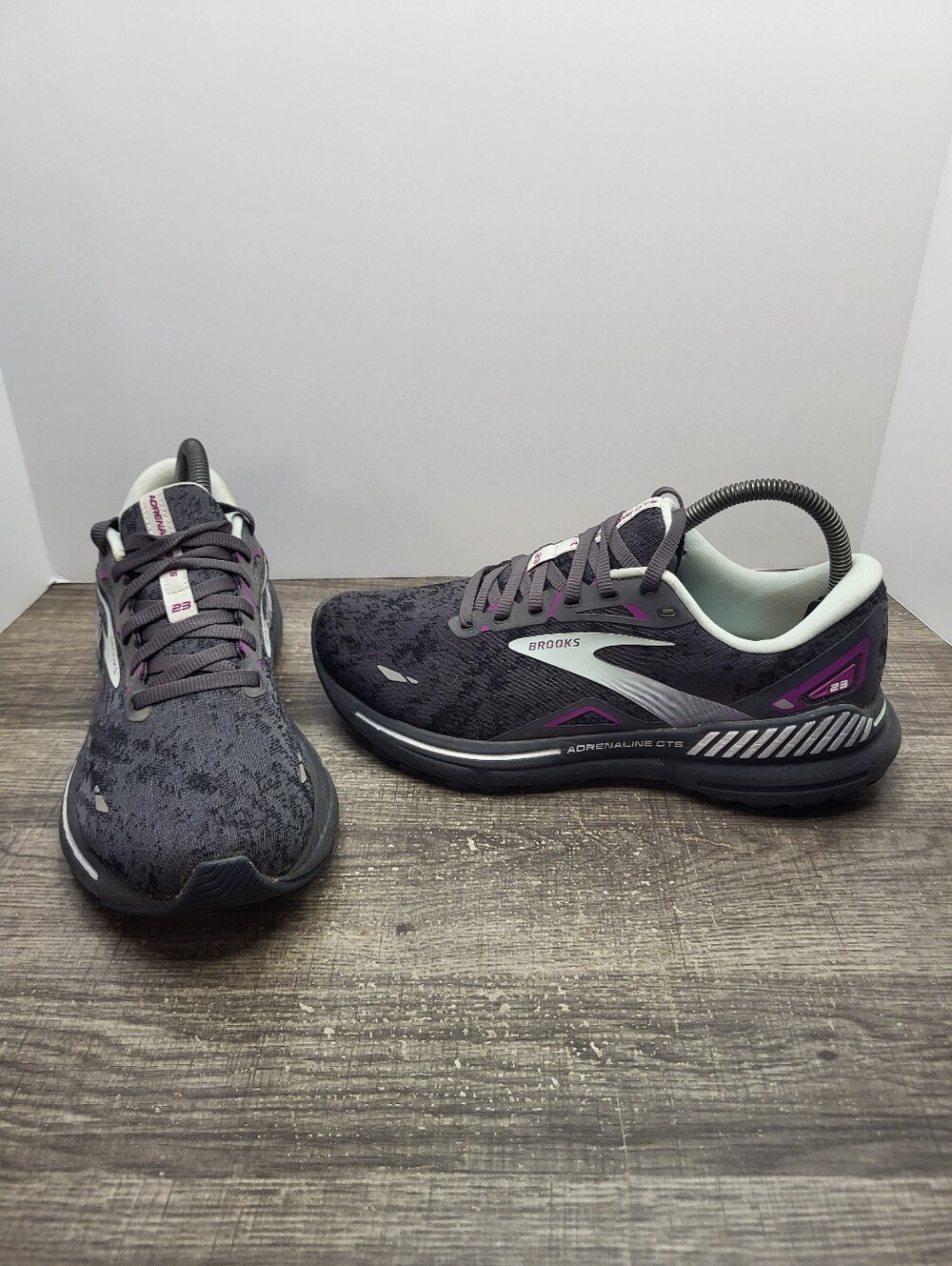 Brooks Adrenaline GTS 23 Women's Size 8.5 B Running Shoes Sneakers Black Purple